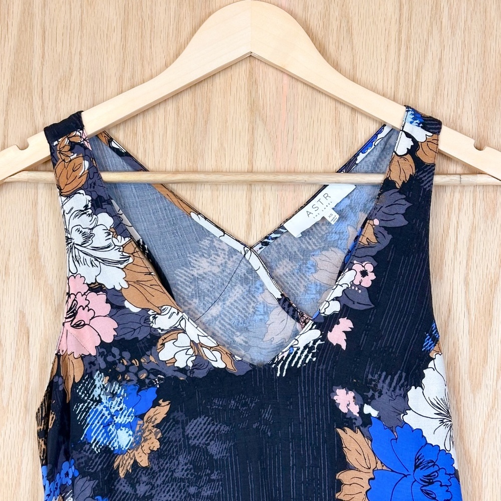 ASTR The Label Floral Split Back Sleeveless V-Neck Tank Top XS - Picture 3 of 9